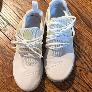 Nike Women's Cream and White Sneakers kids size 6 women’s 7.5